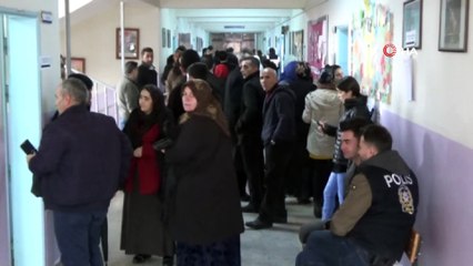 - Yüksekova’da oy kullanma işlemi başladı