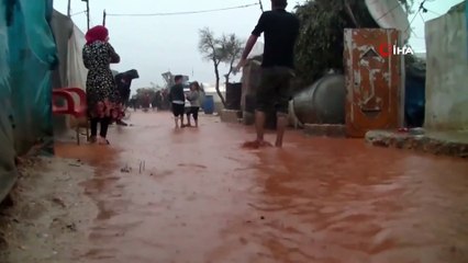 - Suriye’nin Kuzeyindeki Mülteci Kamplarını Sel Vurdu