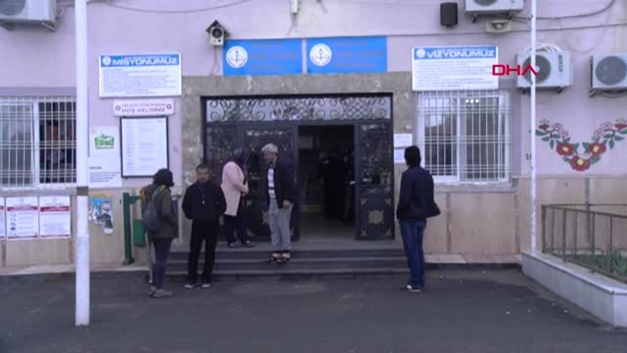 Diyarbakır Hdp Büyükşehir Belediye Başkan Adayı Mızraklı, Oyunu Kullandı