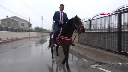 Konya Muhtar Adayı, Oyunu Atı 'Cemşit' ile Kullanmaya Geldi