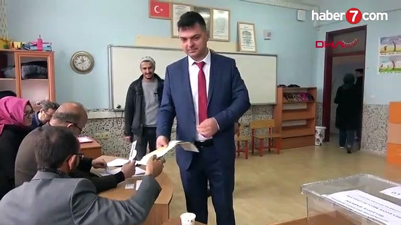 Muhtar adayı, oyunu atı 'Cemşit' ile kullanmaya geldi - GÜNCEL Haberleri