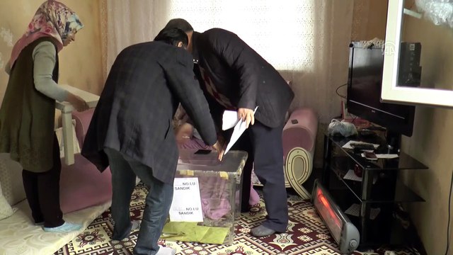 Sandık seçmenin ayağına gitti - DİYARBAKIR