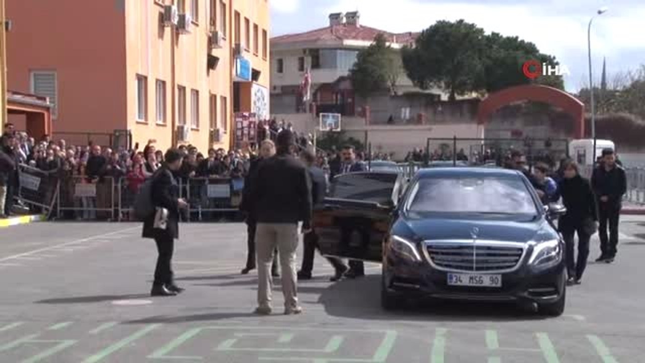 Sağlık Bakanı Fahrettin Koca Üsküdar'da Oyunu Kullandıktan Sonra Açıklamalarda Bulundu