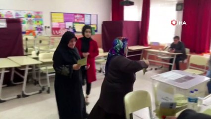 İmamoğlu ile girdiği diyalogla Türkiye’nin gündemine oturan Maruze Keleş oyunu kullandı