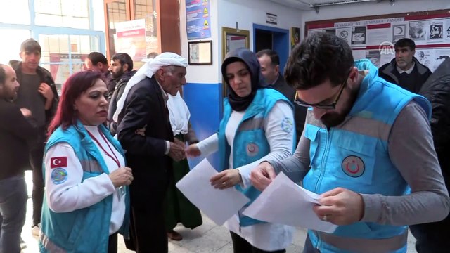 Hasta ve yaşlı seçmenler, evde sağlık hizmetleri ekiplerince götürüldükleri sandıklarda oy kullandı - DİYARBAKIR