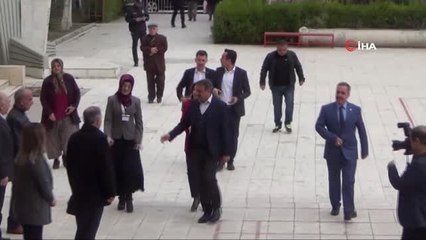 Burdur'da Seçmenler Oy Vermeye Devam Ediyor
