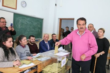 İbrahim Tatlıses Oyunu İzmir'de Kullandı