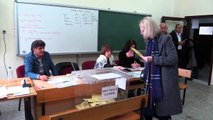 Alanya'da bağımsız belediye başkan adayı Rus asıllı Çetinkaya, oyunu kullandı - ANTALYA