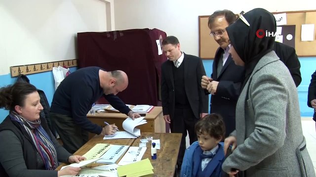 Hakan Çavuşoğlu oyunu Bursa'da ailesiyle birlikte kullandı