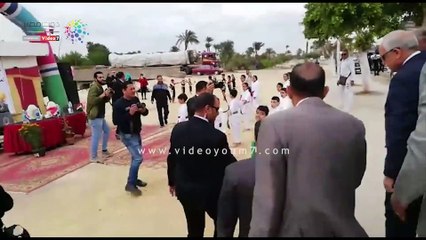 أهالى الجيزة يستقبلون المحافظ بالأعلام والخيول