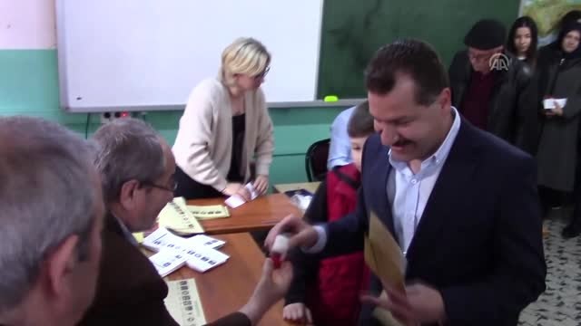 Balıkesir Büyükşehir Belediye Başkan Adayları Oyunu Kullandı