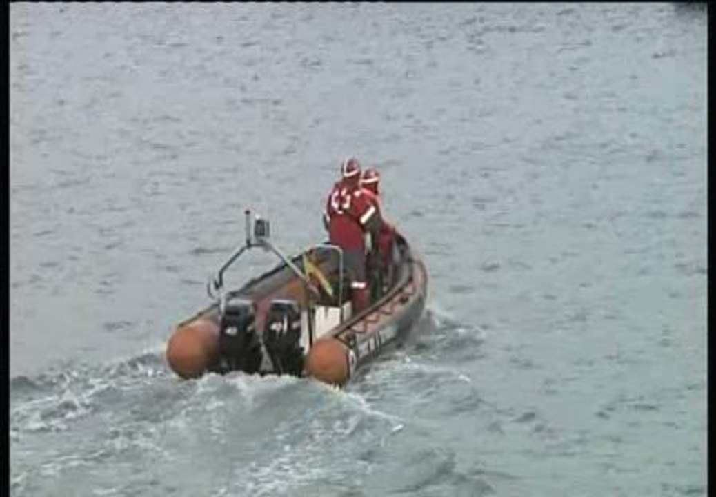 Continúa la búsqueda del niño de 10 años desaparecido en el puerto deportivo de Gijón