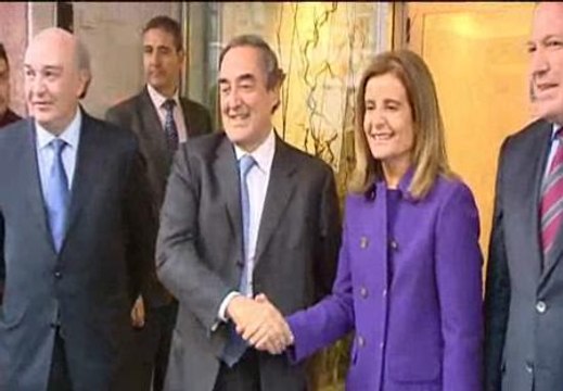 Fátima Báñez se reúne con los empresarios