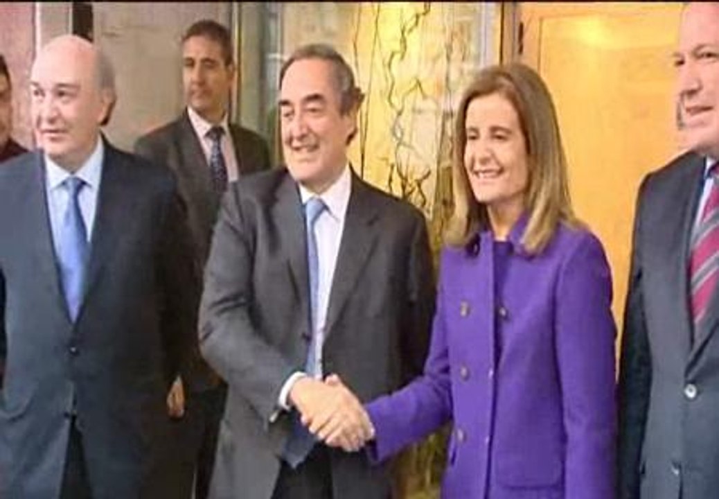 Fátima Báñez se reúne con los empresarios