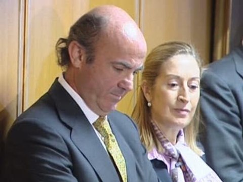De Guindos: España entrará en recesión en 2012