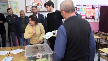 CHP Genel Başkan Yardımcısı Ağbaba, oyunu kullandı - MALATYA