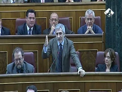 Llamazares interrumpe el Pleno contra la exclusión de IU