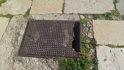 Attenzione a Barletta: tombino rotto nei pressi del porto