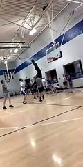 Zion Williamson à deux doigts de casser un panier