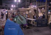 Algunos indignados se resisten a abandonar la Puerta del Sol