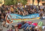 Cientos de personas vuelven a protestar contra los recortes de en la sanidad catalana