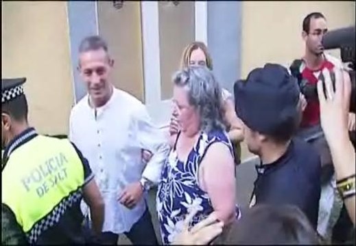 Tensión a las puertas del ayuntamiento de Salt