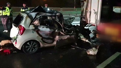 용인서 경차, 트럭 추돌 뒤 화재...1명 사망 / YTN