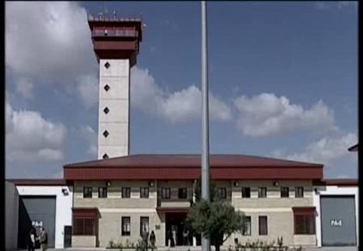 Prende fuego a dos cajeros para ingresar en la cárcel