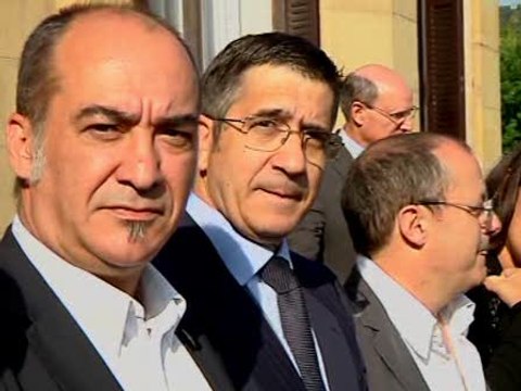 El lehendakari dispensa un frío saludo a Garitano