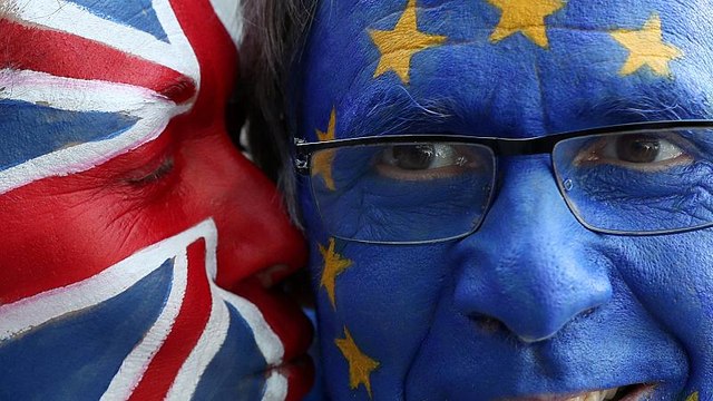 Brexit: Υπό πίεση η Τερέζα Μέι