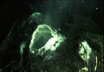 Descubren la erupción de un volcán submarino