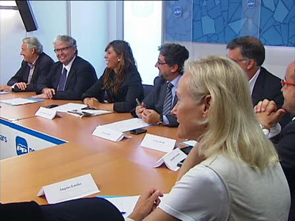 Camacho pide a CIU que "no mezcle los debates"