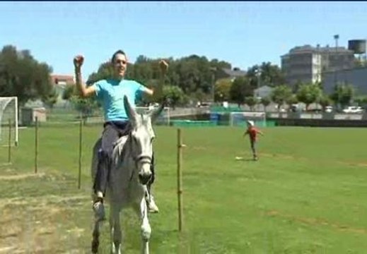Se celebra en Esacarión la tradicional carrera de burros