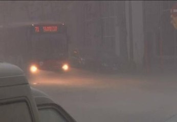 Una tromba de agua anega Barcelona