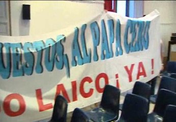 Manifestación laica al grito de "De mis impuestos, al Papa cero"