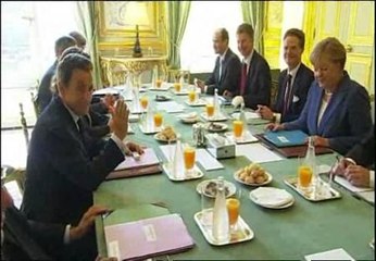 Sarkozy y Merkel se reúen para tratar la crisis en la zona euro