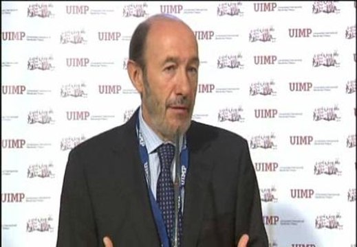Rubalcaba cree que las diputaciones tal y como están configuradas sobran