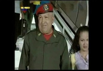 Chávez regresa a Venezuela tras el tratamiento de quimioterapia