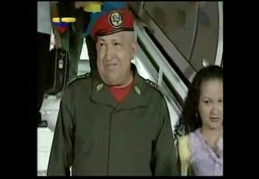 Chávez regresa a Venezuela tras el tratamiento de quimioterapia