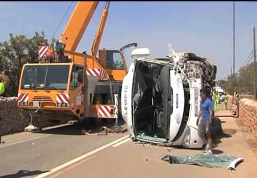 14 heridos, uno de gravedad, al vocar un autobús en Manacor