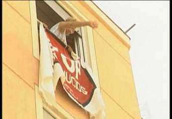 Los "indignados" consiguen evitar el desagucio de unos jubilados en Elche