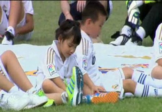 El Real Madrid hace feliz a los niños chinos