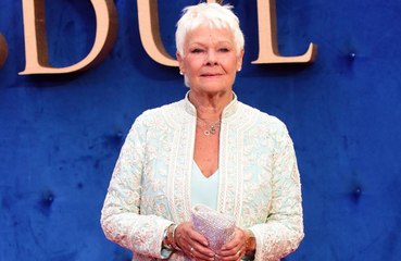 Video herunterladen: Dame Judi Dench wants Idris Elba to play Bond