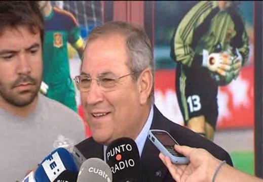 Ginés Meléndez: Se me olvidó decirles que no se podía subir con banderas que no fueran de España