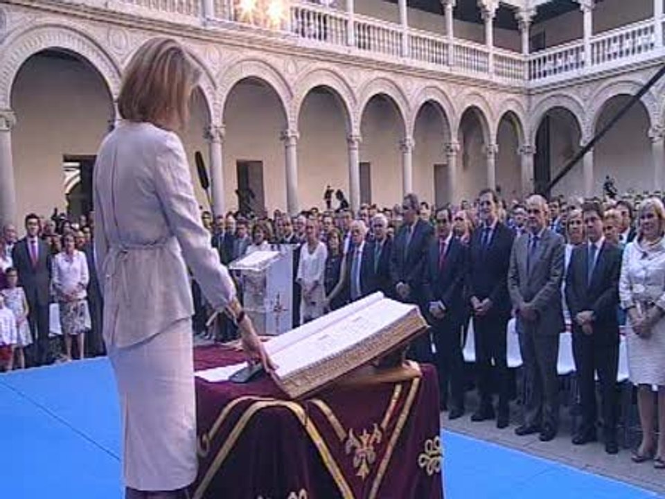 María Dolores de Cospedal jura su cargo