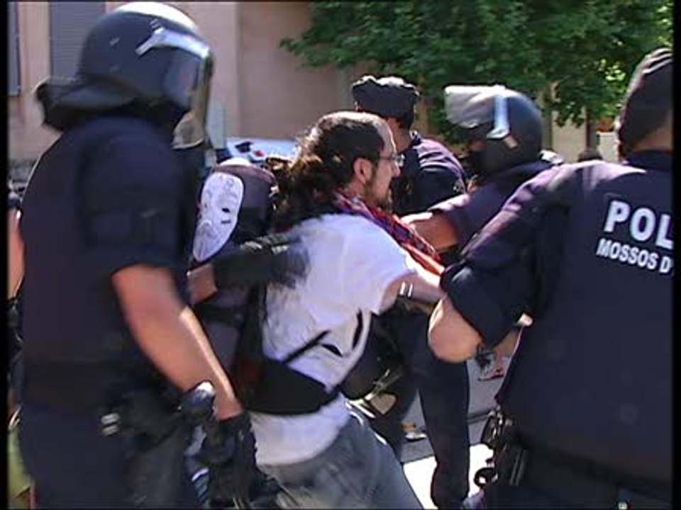 Cargas contra los indignados de Barcelona