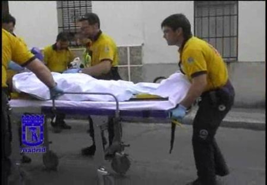 Muere degollada una mujer en una vivienda del b...