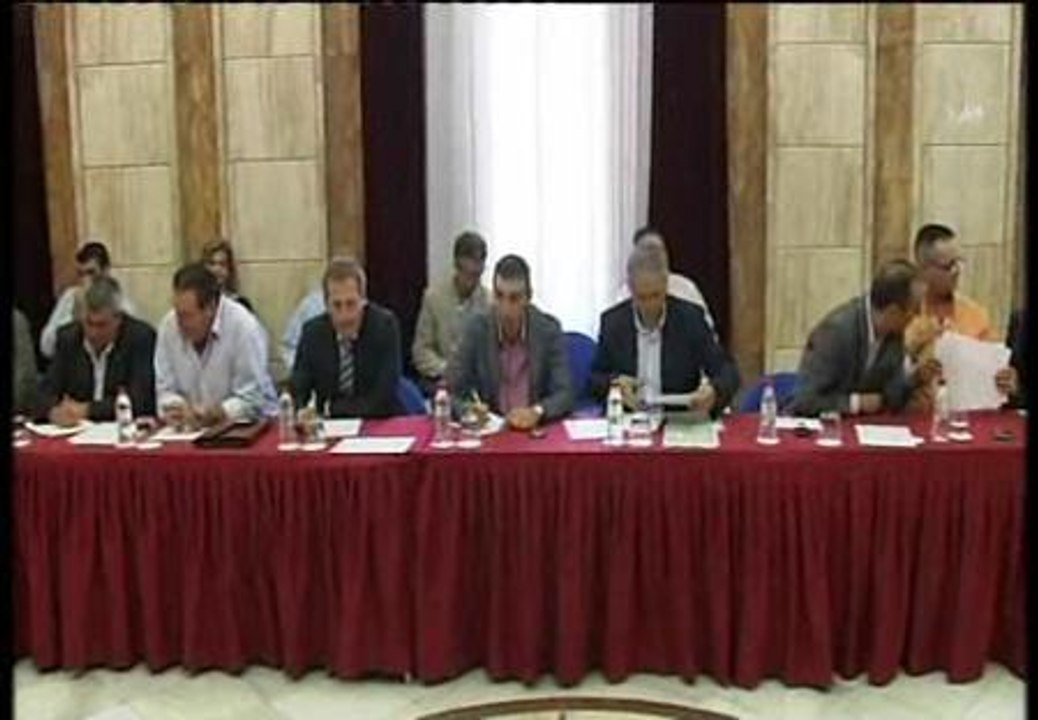 El Gobierno se reúne con el sector agrario para abordar la crisis de los pepinos