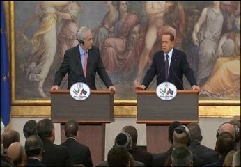 Berlusconi sufre un varapalo en el referéndum