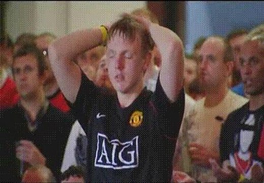 Caras largas de los aficionados del Manchester